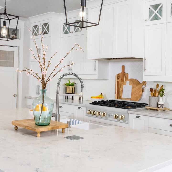 ZLINE Autograph Edition 36 in. Legacy Gas Rangetop with 6 Burners and Porcelain Cooktop in Satin Stainless Steel with Polished Gold Accents (RTSZ-36-G)